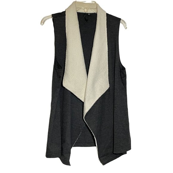 new directions Jackets & Blazers - New Directions Open Front Gray Cream Sherpa Vest Size M